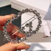 Bling Bling Crystal Letter Hair Clip Women Girl Letters Barrettes mode hårtillbehör för gåva party1990255