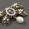 دبابيس دبابيس Xiang Gold Silver Metal Rhinestone Bowknot Fashion Crystal Bow Simulation Pearls Brooch for Women Girlpins