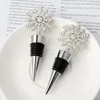 50pcs Winter Wedding Favors Silver Snowflake Wine Stopper مع حزمة بسيطة ديكورات عيد الميلاد الأدوات البار C072205