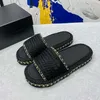 2022 Designer Kvinnor tofflor Honung Sandaler Fashion Woolen Weaving Shoe Luxury Chain Knit Platform Slippers Andningsbara Toe Slides Damer