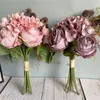 Fiori decorativi ghirlande di lussuoso bouquet di ortensie retrose dall'aspetto asciutto con erba finta artificiale di seta per decorazioni per matrimoni