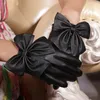 Guanti a cinque dita in pelle PU stile punk tinta unita rivetto bowknot guanti da ballo con dita intere donna accessori caldi invernali