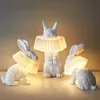 Lampes de table Postmodern Resin LED Bureau lampe créative conception de chambre pour enfants Décoration de chambre à coucher Blanc blanc / luminaire chaud Tablette dtable
