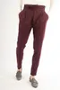 pantalones burdeos para hombre