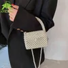 Shoppingkassar Mode Pearl Small Messenger för kvinnor Ny trend Kvinnlig axel Crossbody Luxury Designer Ladies Mini Handväskor 220323