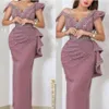 2023 Dusty Pink Sexy Arabo Dubai Prom Dresses Spalle scoperte Perline di cristallo argento Maniche ad aletta Plus Size Abiti da sera per feste Indossare guaina Ruffles Lunghezza del pavimento