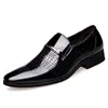 Jaskrawe biznesowe sandały formalne buty buty patent skórzane retro oksford spiczaste palce otwory mody sukienki modne