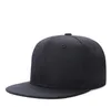 Boné com viseira plana Clássico Snapback Chapéu em branco Aba ajustável Extremidade superior alta Cor da moda Estilo Boné de beisebol em tom liso para crianças Adultos Sólido