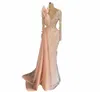 2023 Blush Pink Sexy Mermaid Prom Dresses V Neck Illusion långa ärmar Spetsarapplikationer Crystal Pärled Hand Made Flowers Formal Party aftonklänningar Anpassade