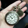 Retro Open Facet Pocket Watch Roman Number Display Quartz Clock för män Kvinnor Hängsmycke Gadget med halsbandskedja