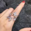 Pierścienie klastra motyl dla kobiet wkładka pełna sześcienna cyrkonia regulowana rozmiar palca palec ślub żeńska biżuteria mody Anelcluster256t