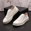 Estilo britânico baixo top vestido de casamento branco sapatos de alta qualidade white homens luzes casuais sneaker respirável preto rodada dedo do pé low-top driving widing loafers E224