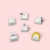 Neue Produkte lustige Katzen -Hit -Pfeil -Hit -Messer -Spiele hübsche Brosche mit Messer Metallabzeichen Seidenschalschnalle