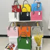 Bolsas de noite cartas de moda Tote Bag Designer Mulheres bolsas de luxo de couro PU Crossbody Protect Povo negro Shopper 2022ENENING