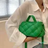 高度なハンドバッグデザイナーの絶妙なバッグセンス織り女性用枕レザーメッセンジャーデザイン