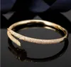 Ontwerper Volledige diamant nagel bruiloft armband dames titanium stalen armband volledige diamant sieraden Valentine039s dag luxe fashio4201323