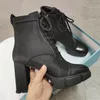 Kadınlar Plak Ayak Bileği Çizmeler Tasarımcı Ayakkabı Yüksek Topuklu En Kaliteli Hakiki Deri Ayakkabı Moda Siyah Lace Up Tıknaz Kauçuk Ayakkabı ile Kutusu No256