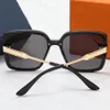 Nowe okulary przeciwsłoneczne projektant retro okulary Square okulary przeciwsłoneczne Projekt literowy dla mężczyzny 3 kolory Wysoka jakość