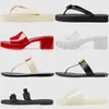 duidelijke sandalen