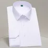 Poche de poitrine blanche chemise formelle hommes pour les affaires solide robe sociale hommes chemises à manches longues bureau de travail bleu clair noir rose 220323