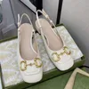 2022 Sandale Designer Elegant Women's Shoes Summer Sumy Fashion Fashion Low Talon Retour avec Budle Budle Solid Party Office