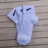 Designer Sports Socks Heren Sokken Wit Zwart Gray Solid Gray Mid-Tube Ademend en Zweet-Zwerende Zomer Katoenparen Tijden Sokken AAA