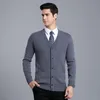 Maglioni da uomo Cardigan solido Uomo Maglione con scollo a V Monopetto Manica lunga Cappotti lavorati a maglia Moda Smart Casual UomoUomo Olga22