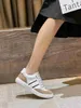 2023 Знаменитая бренда женская шнурка для шнуровки дизайнеры обуви высококачественные модные сплайсинги для женской девочки Классическая роскошная роскошная кроссовки.