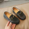 Zapatos de niños para niños Vestido negro Mocasines para niños Zapatos de guisantes para niños grandes Estilo escolar para estudiantes Mocasines para niños Goma 26-35