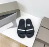 Kauçuk Terlik Çiftler Sandalet Kauçuk Tasarımcı Unisex Siyah Beyaz Paris Düz Alt Kaydırıcılar Daireler Taban Kabartma Banyosu Ayakkabı Plajı terlik