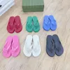 2023 Damen Chevron Thong Sandal Designer Slides Flip Flop Fashion Slides mit Double G Textured Patterns Rubber Bottom Beach Slippers With Box NO351