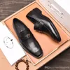 A2 luksusowe mniszek mniszka leciarnie płaskie nity buty skórzane moda mężczyźni haft haft designer buty palenie pantofy swobodny but rozmiar 38-45