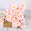 Ghirlande di fiori decorativi 5 Pz / lotto Decorazione artificiale Camomilla Margherite Seta Falso Living Roma Home Decor Gardern Table Ornament 7 Colo