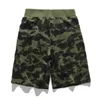 Designer mens shorts haj sweatpants kända kamouflage utskrift strand shorts män kvinnor sommar mode kartong tryckta mans hip hop lös kort byxa asiatisk storlek s-xxl