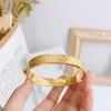 Top Sell Designer märkesarmband Kvinnor Bangle Designers Letter Armband Crystal Gold Plated Rostfri Steel Wedding Lovers Gift SMycken S047