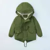 Winter Warm Plus Fleece Boys Jacket Resistere al freddo intenso Capispalla con cappuccio spessa Giacca per bambini 6 colori 2-7 anni vestiti J220718