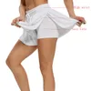 Kobiety 2-w-1 Flow Fitness Shorts Atletyczny Szybki suchy siłownia joga podwójnie warstwowa sukienka biegowa 220725