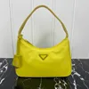 Bolsas de ombro de hobo de alta qualidade Moda Faixa de pára -quedas Bolsas de nylon Tote Tote Luxury Designer Moon Saco da noite média Bolsa Crossbody 22cm