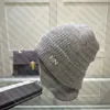 Wind Beanies Seeamed Cap For Woman Man Designer Skull Caps 브랜드 니트 비니 Fashion Street Hat2442