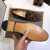 MM مصمم فاخر متسكعون رجال أحذية أبيض ثعبان طباعة مسامير جلدية حقيقية