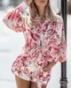Kvinnors spårningsdräkter Pink Floral Print 2 -stycken Shorts Set Women 2022 Skjorta