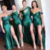 2022 Sexy Emerald Green High Slit Bruidsmeisjes Jurken Soft Satin Off Schouder Halter Strapless Guest Jurk Avondjurken P179C
