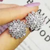 Orecchini a forma di fiore di lusso per le donne Colore argento Gioielli regalo di anniversario coreano Natale all'ingrosso E5614Stud Kirs22