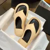 Lüks Tasarımcı Sandalet Kadın Bal Terlik Kalın Alt Kare Toe Slaytlar Orijinal Deri Slipper Ladie Yaz Plajı Flip Flops