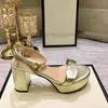 Platform Hoge hakken Lederen gouden sandalen met metalen gespen mode dames kleding schoenen mooie trouwschoenen topwith box