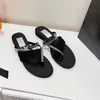 Kvinnor Lyxiga tofflor Designer sommar damer glider designer diamantkedja platt strand skor mode flip flops sandal storlek 35-41