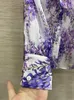 Женские поло в моде по взлетно -посадочной полосе 2022 Весенняя шелковая рубашка Женщины фиолетовые цветочные пояс с длинным рукавом высококачественный офисная леди