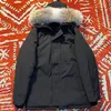 Distintivo nero di alta qualità Piumino extra Giacca Parka da uomo Cappotto in pelliccia con cappuccio Top Coat Budge Size Giacca a vento Uomo caldo Cerniera Giacche spesse Impermeabile antivento