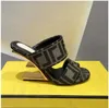 Chinelos de salto alto Designer de moda mais recentes sandálias de salto F para mulheres Sapatos sociais de couro genuíno de alta qualidade 8,5 cm Sandália de salto tamanho americano 4-12 sapato feminino de fábrica