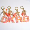 رائعة من أكريليك الحرف الأولي سلسلة المفاتيح النساء متعدد الألوان الأبجدية حلقة مفتاح مع إكسسوارات سحر حقيبة شرابة